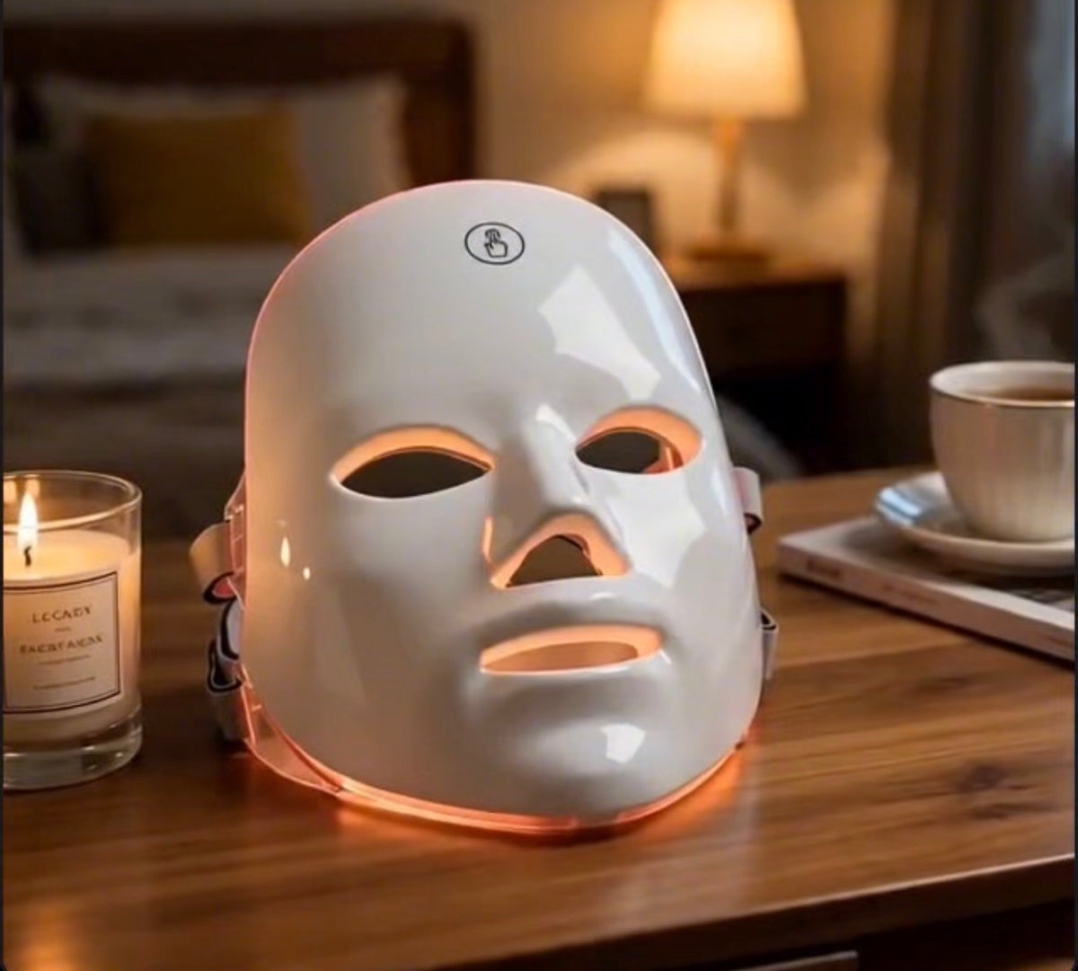 Mascarilla facial LED en ambiente spa en casa